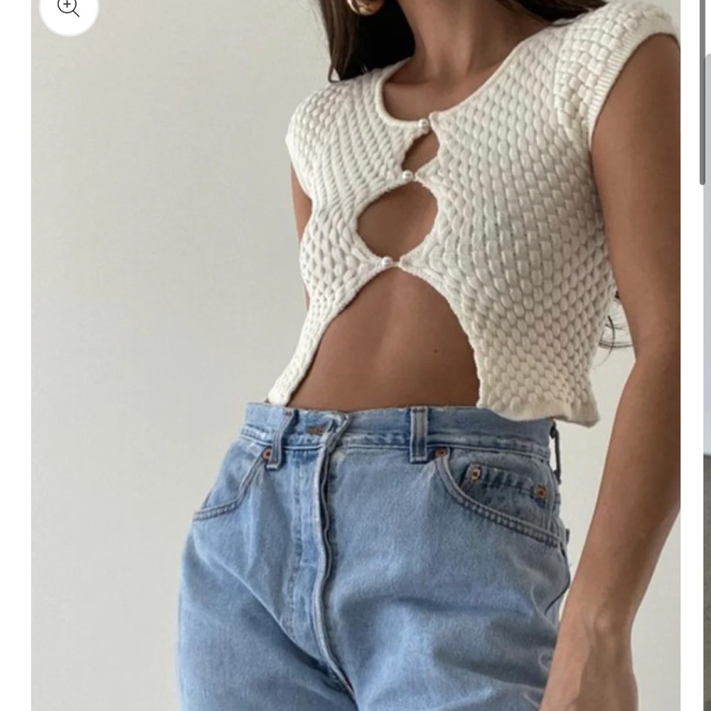 NEW label 22 Top